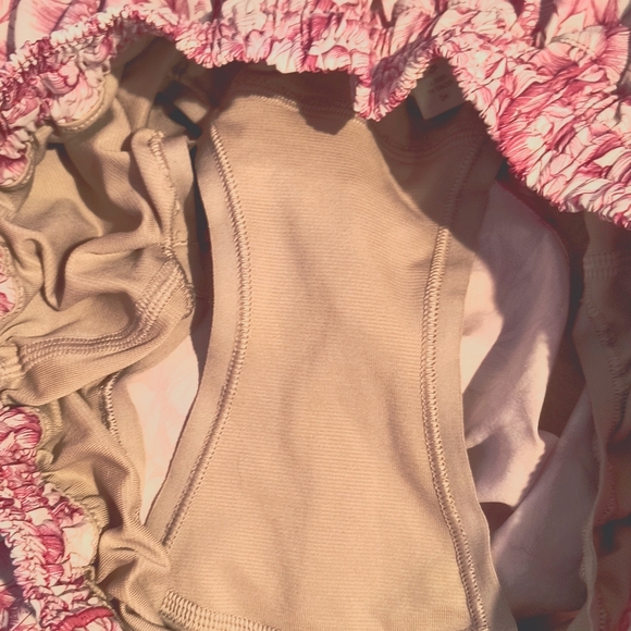 Lululemon Pink Floral Bloom Hotty Hot Short II Lined Shorts Size 6 Tall - Picture 6 of 6